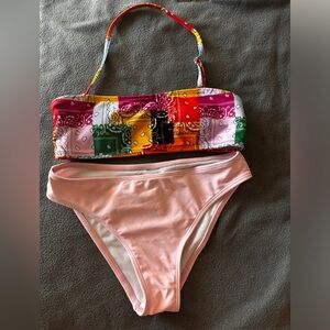 size: xs
worn once
very vib colors